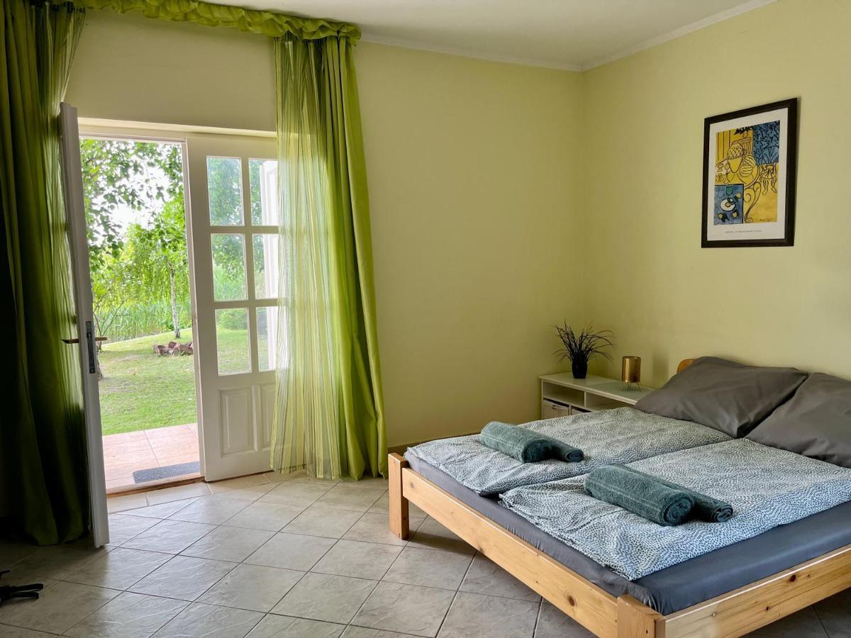 Casa Di Bianca - Koezvetlen Vizparti Nyaralo Apartment Siofok Bagian luar foto